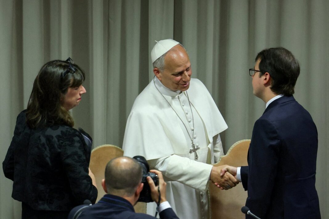Papa León XIV durante la presentación de la encíclica Magnifica Humanitas en el Vaticano
