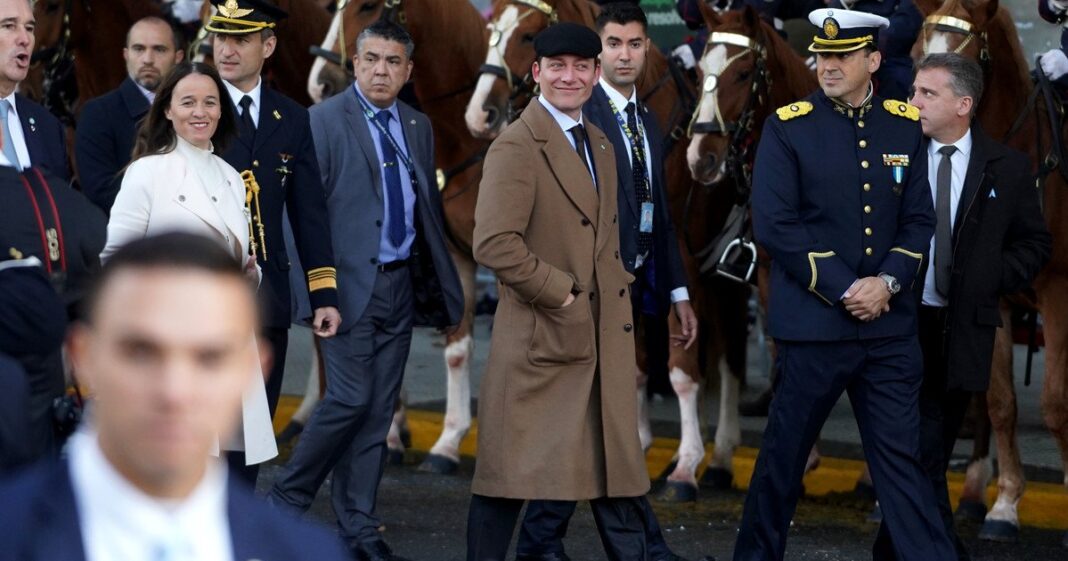 Patricia Bullrich en el balcón de la Casa Rosada junto a Javier Milei y otros funcionarios