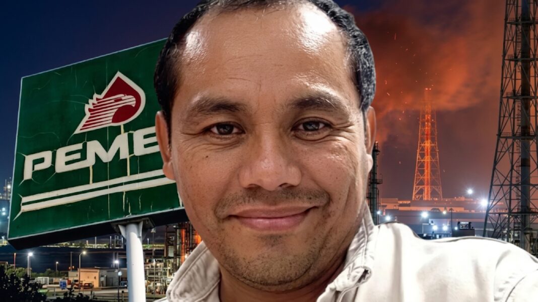 Vista de la refinería Antonio Dovalí Jaime en Salina Cruz, Oaxaca, con focos de fuego y humo tras la explosión