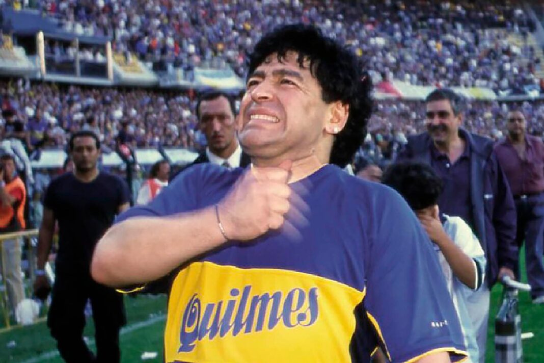 Portada del libro DIEGO de Jorge Luengo con fotografía de Maradona