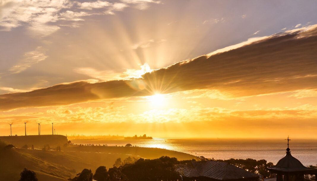 Vista de Asunción con cielo parcialmente nublado