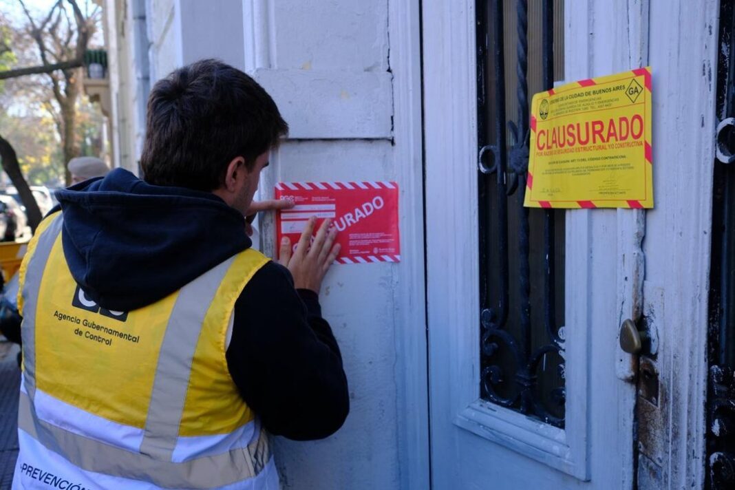 Operativo policial en vivienda usurpada en Floresta