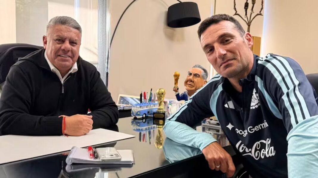 Lionel Scaloni y Claudio Tapia en una reunión