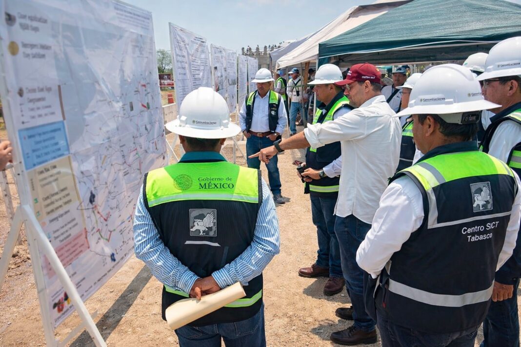 Supervisión de obras de la carretera Villahermosa–Escárcega en Tabasco