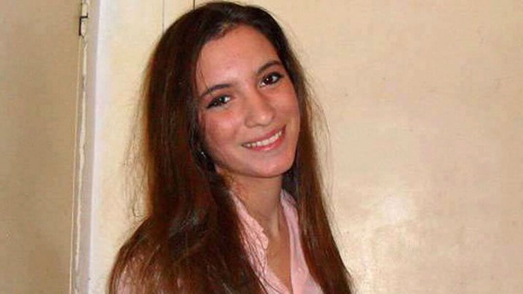 Lápida de Ángeles Rawson en el cementerio