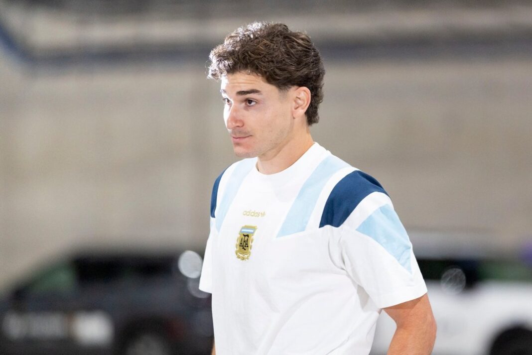 Julián Álvarez con la camiseta del Atlético de Madrid
