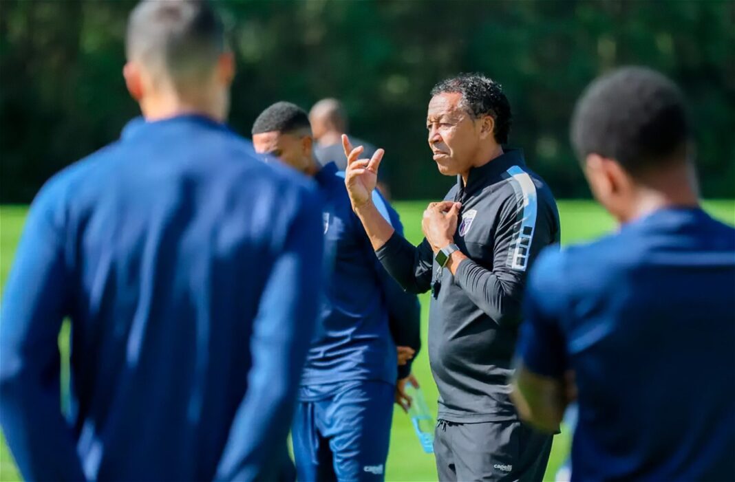 Bubista, director técnico de la selección de Cabo Verde, durante una conferencia de prensa