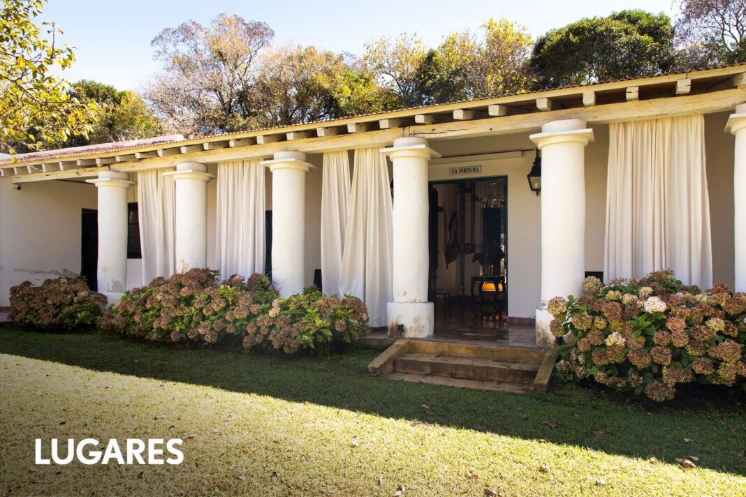 Casona restaurada con jardín y galería de columnas dóricas en El Rodeo, Catamarca