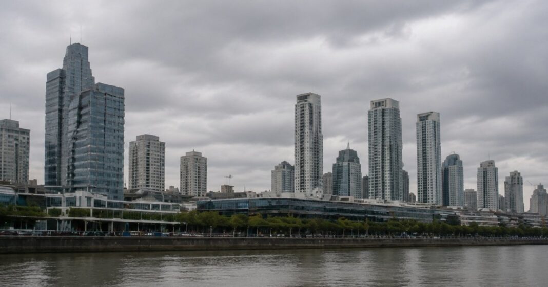Cielo nublado sobre la Ciudad de Buenos Aires