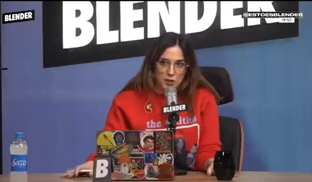 Captura de pantalla del canal Blender con el texto 'Conflicto en Blender'