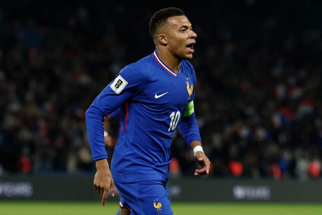 Jugador de fútbol con la camiseta de Francia