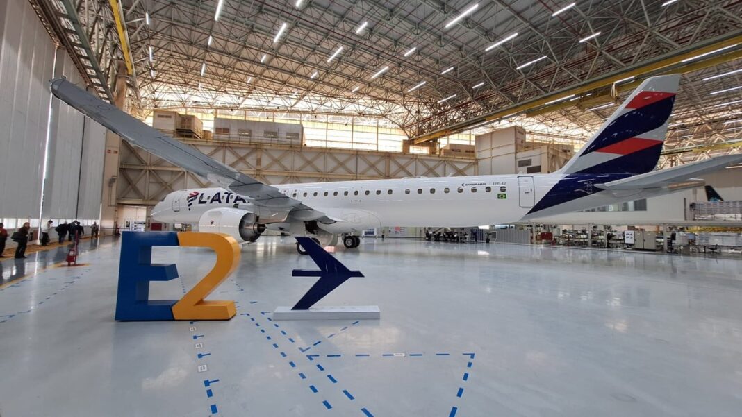 Primer E195-E2 de Embraer para LATAM en la planta de São José dos Campos