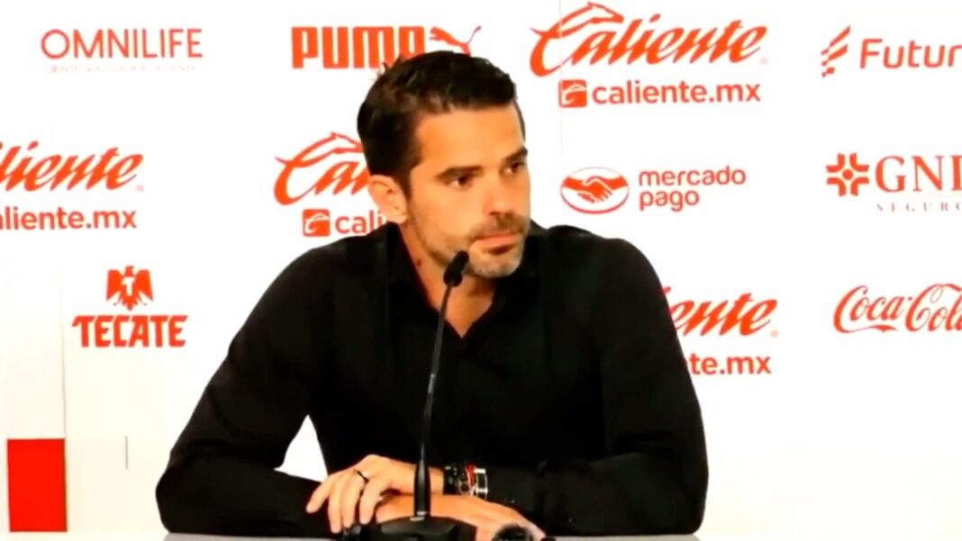 Fernando Gago durante un partido como entrenador de la Universidad de Chile