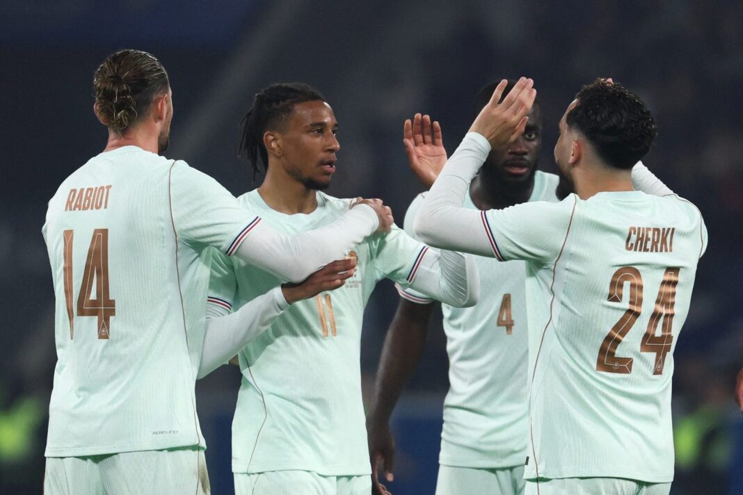 Michael Olise celebra un gol durante el partido amistoso entre Francia e Irlanda del Norte