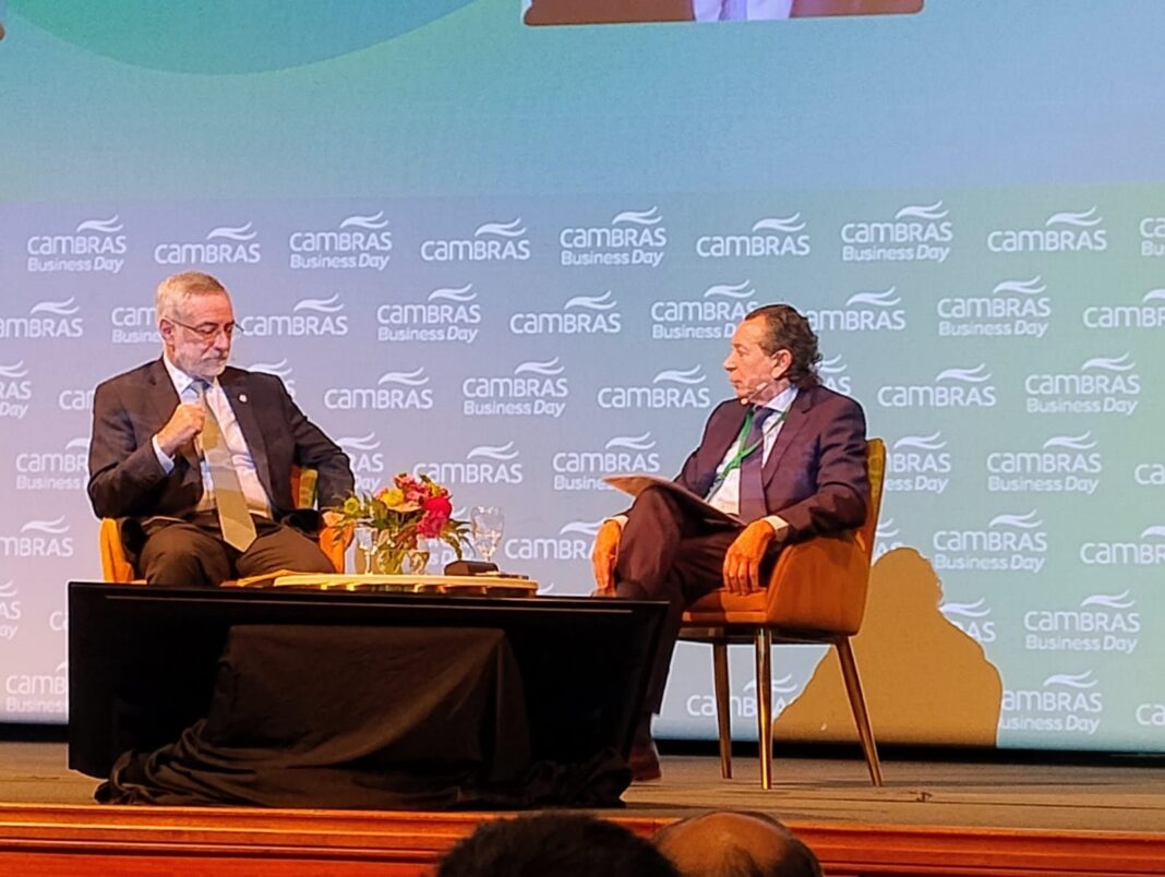 Embajador de Brasil Julio Bitelli durante entrevista en Cambras