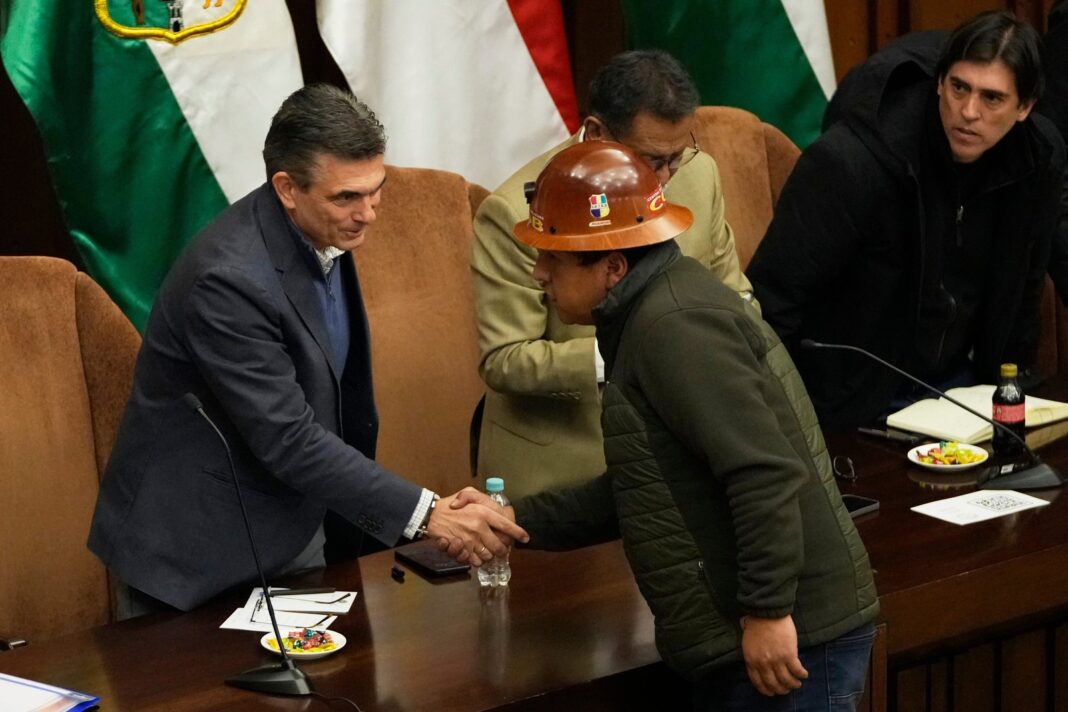 Firma de acuerdo entre el presidente de Bolivia y la Central Obrera Boliviana