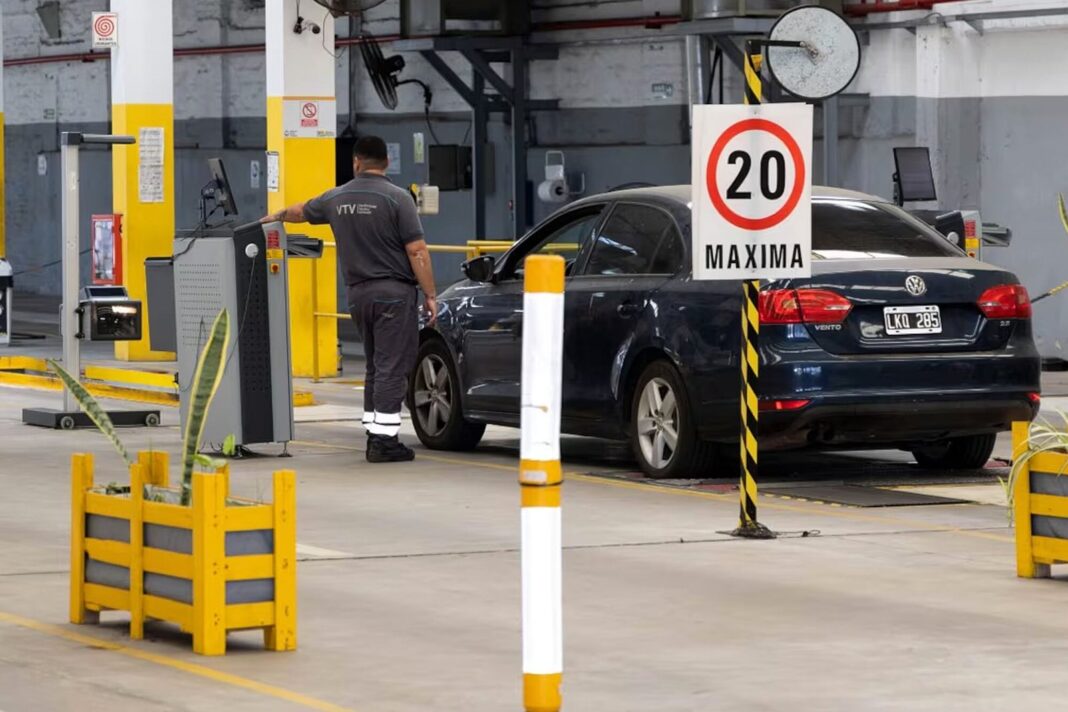 Taller de Verificación Técnica Vehicular con equipamiento de inspección