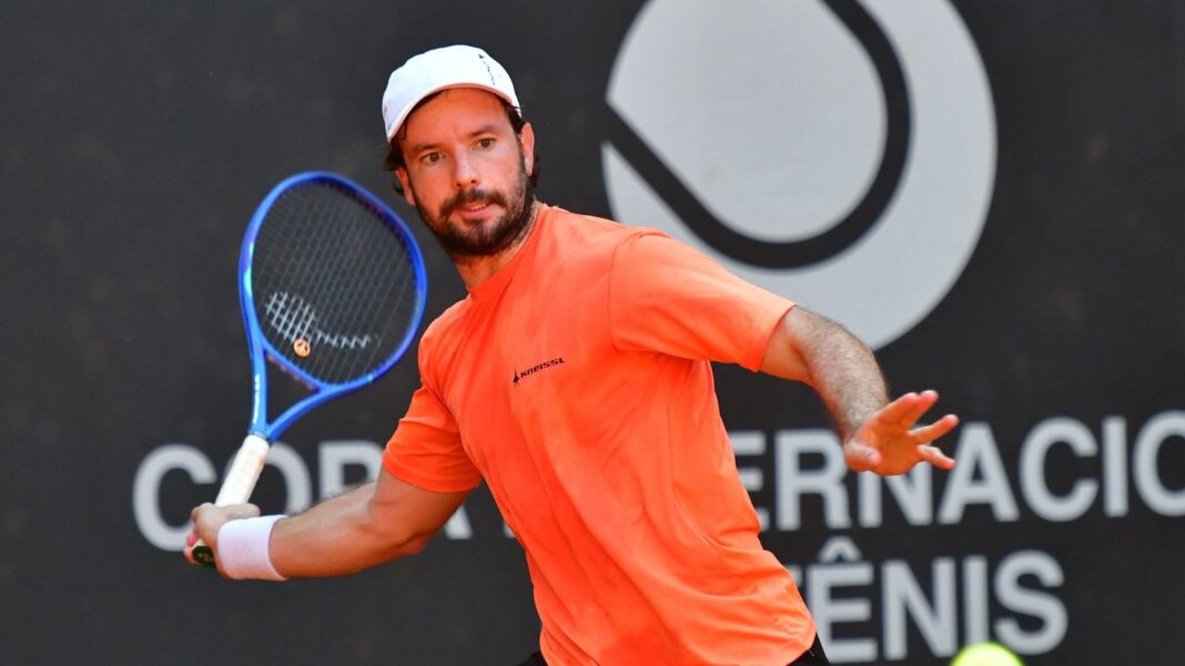 Gonzalo Villanueva durante el partido de semifinales del Challenger de Piracicaba
