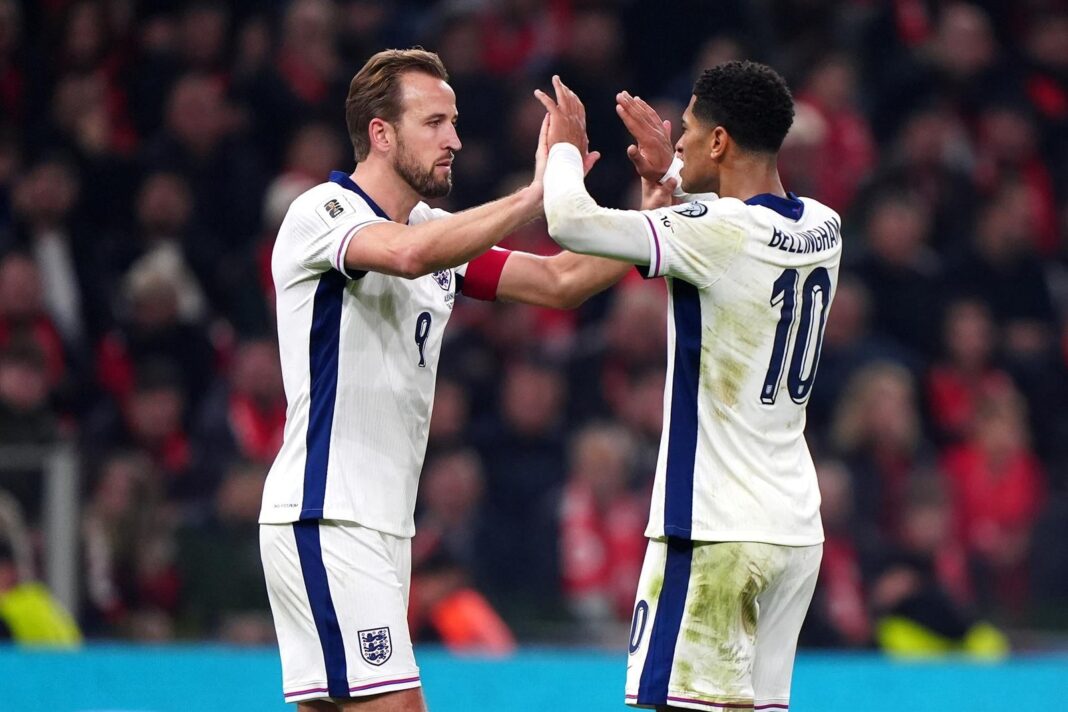 Jugadores de la selección de Inglaterra en el campo de juego