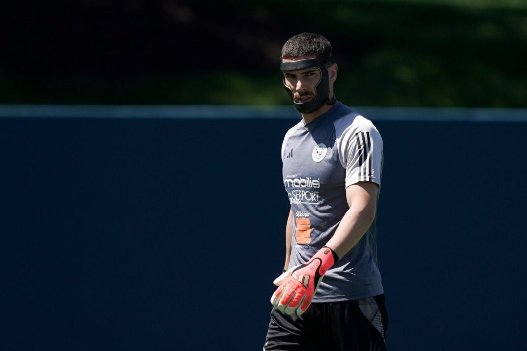 Luca Zidane con máscara protectora en entrenamiento de Argelia