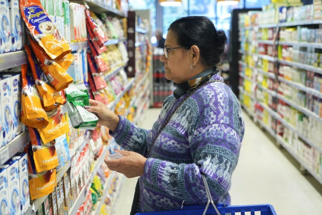 Gráfico de inflación con tendencia a la baja en Argentina
