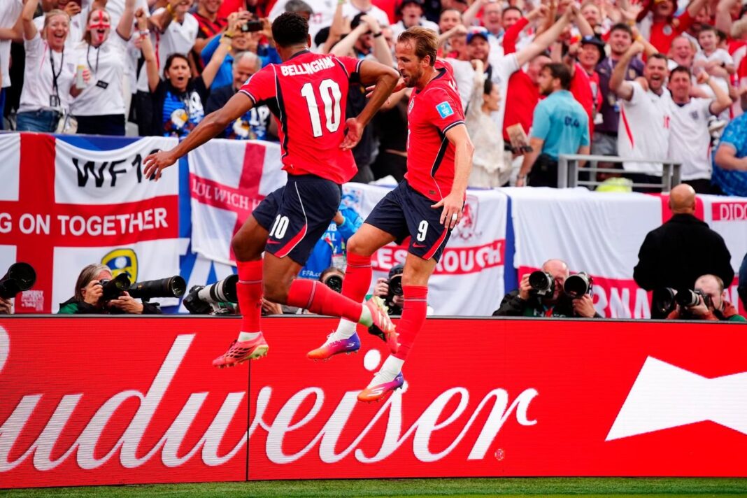 Jugadores de Inglaterra celebrando un gol contra Panamá en el Mundial 2026