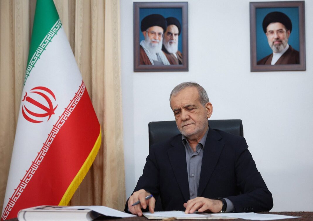 Presidente de Irán Masud Pezeshkian en conferencia de prensa