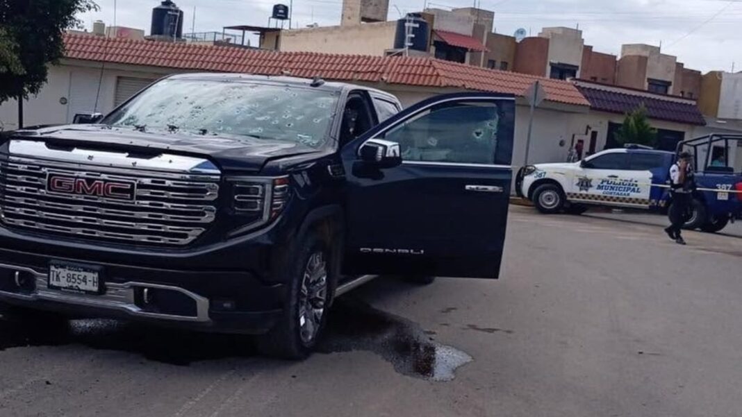 Camioneta con impactos de bala en Cortázar, Guanajuato