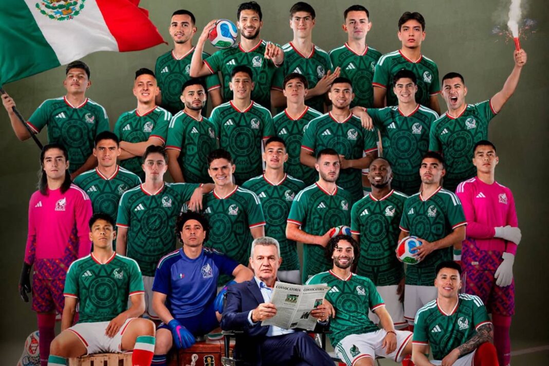 Javier Aguirre con la camiseta de la selección mexicana