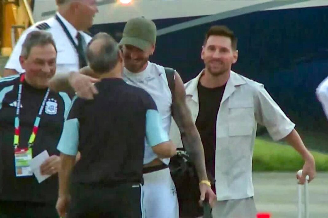 Lionel Messi durante el primer entrenamiento de la selección argentina en Kansas previo al Mundial 2026