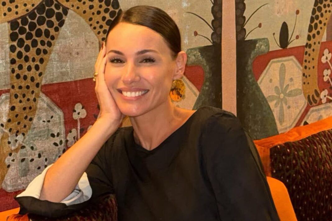 Pampita en Capri con vestido floral