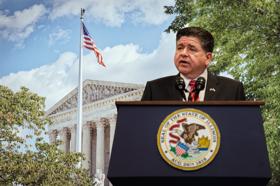 J.B. Pritzker, gobernador de Illinois, durante una conferencia de prensa