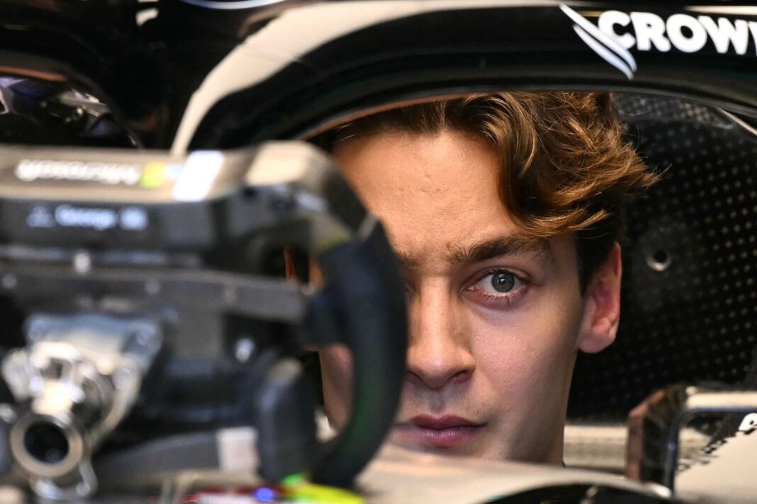 George Russell y Kimi Antonelli en el garaje de Mercedes durante el Gran Premio de Canadá
