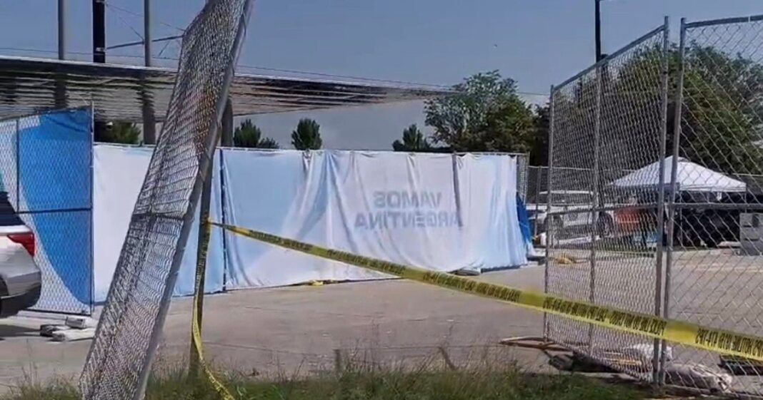 Tormenta en Kansas City con árboles caídos cerca del hotel de la Selección Argentina