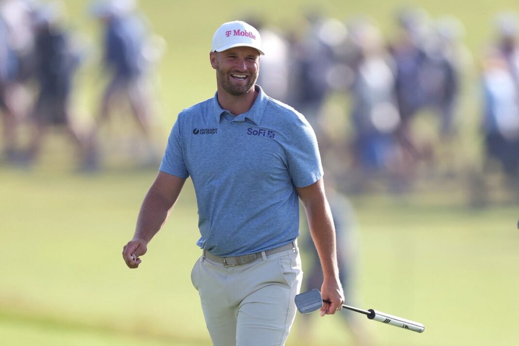 Wyndham Clark celebrando un golpe durante el US Open en Shinnecock Hills