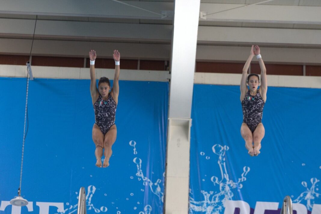 Alejandra Estudillo durante un entrenamiento de clavados