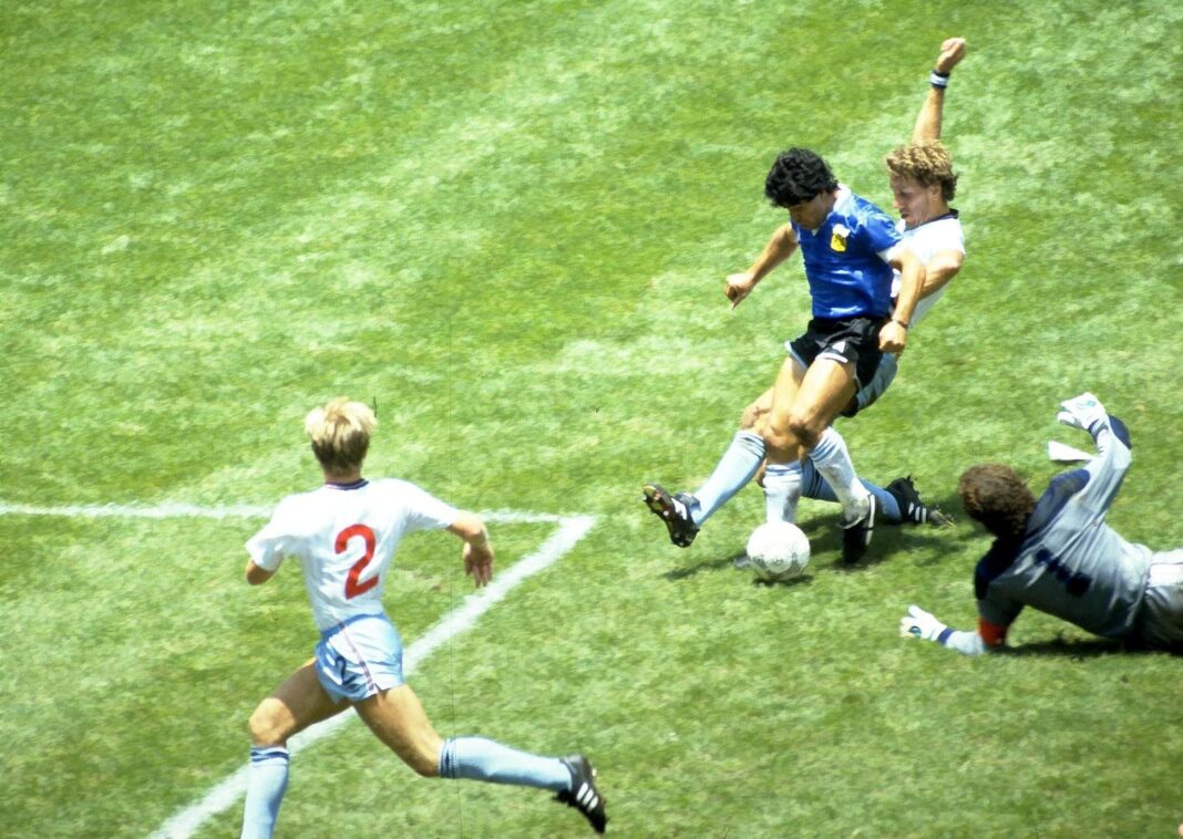 Selección argentina y selección inglesa en un partido de fútbol
