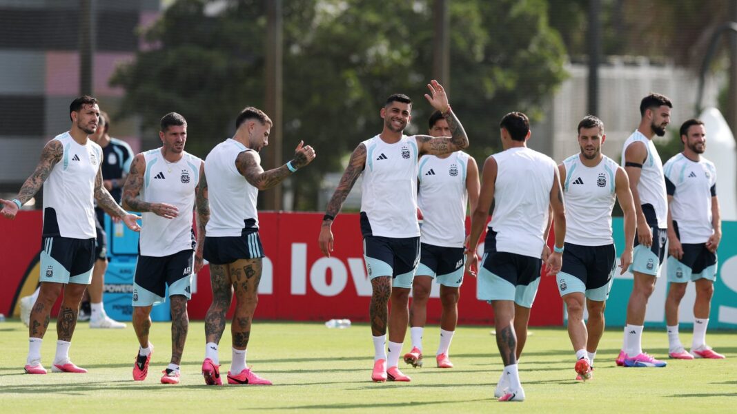 Jugadores de la selección argentina entrenando en el predio Florida Blue del Inter Miami