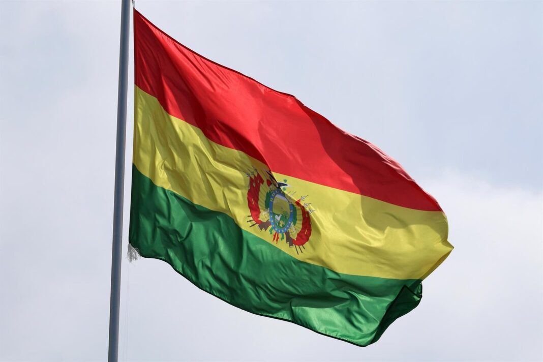 Bandera de Bolivia y bandera de Rusia