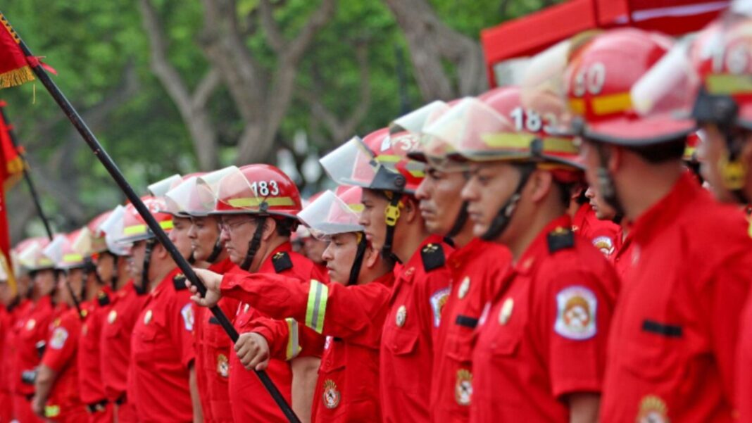 Bomberos Voluntarios en la Gran Parada Militar