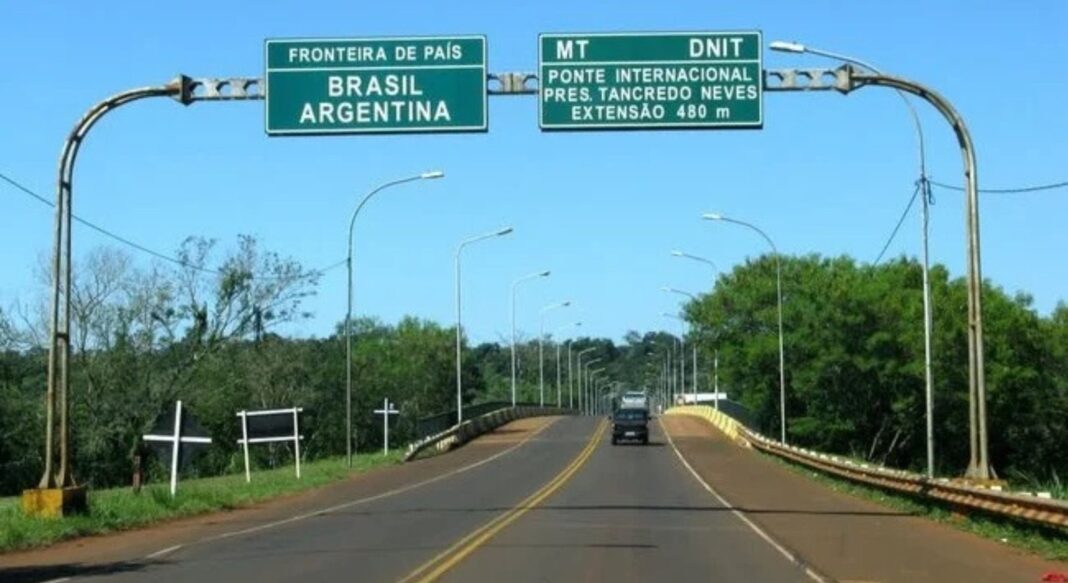 Puente internacional Tancredo Neves en Puerto Iguazú, Misiones