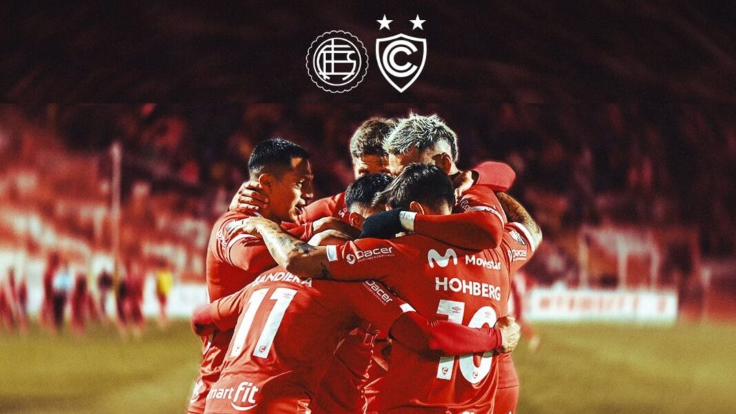 Escudos de Cienciano y Lanús previo al partido de ida de los play-offs de la Copa Sudamericana 2026