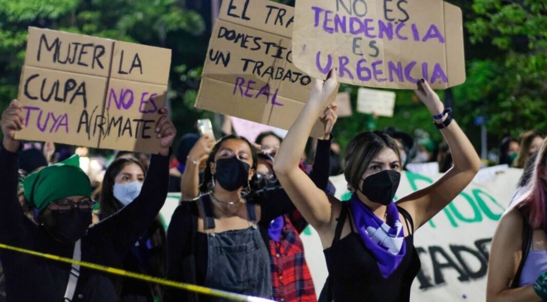 Gráfico estadístico sobre denuncias por violación tumultuaria en la Ciudad de México entre 2018 y 2023