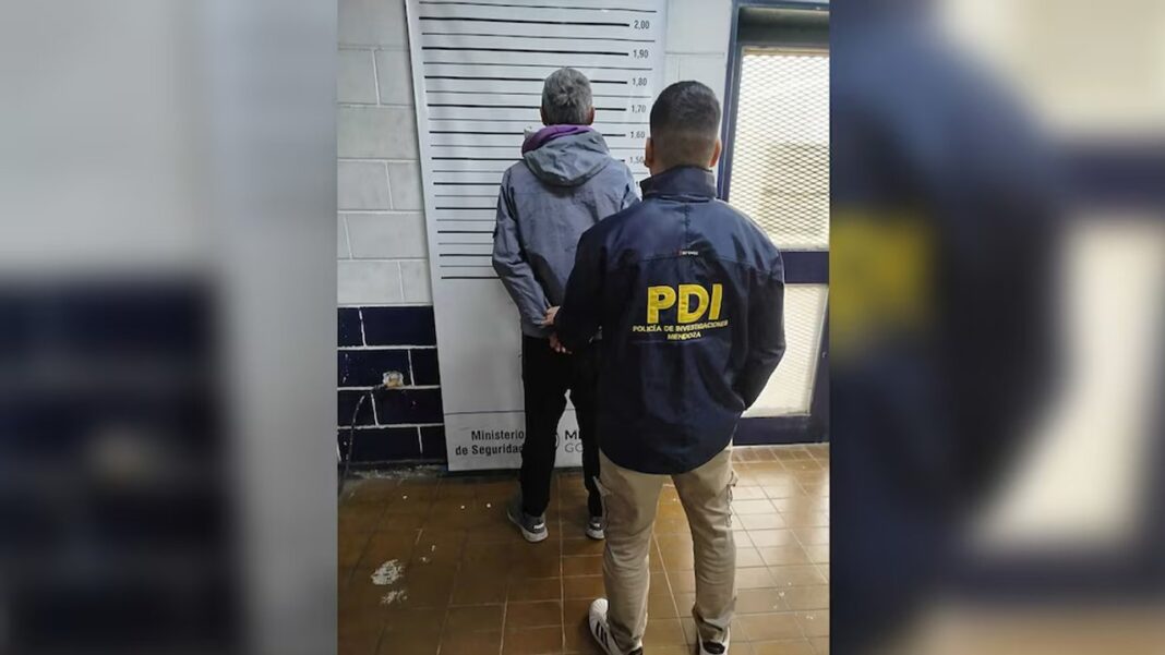 Efectivos policiales en operativo de detención en Las Heras, Mendoza