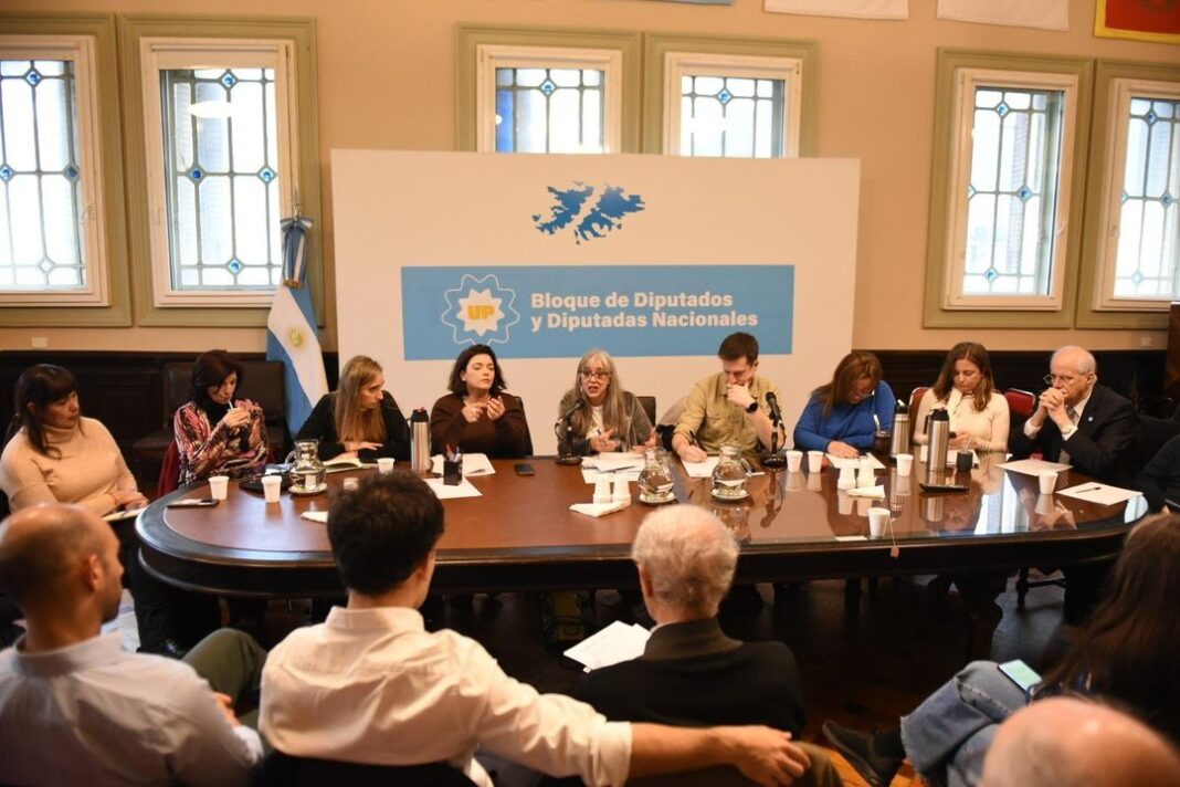 Reunión de diputados de Unión por la Patria con trabajadores del Conicet y la CNEA