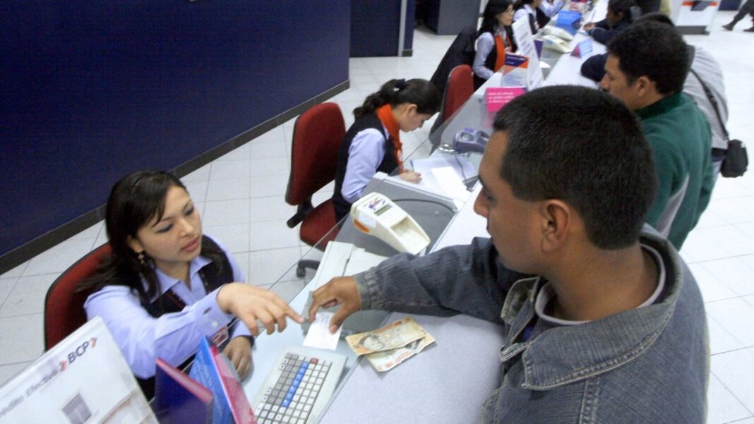 Presidenta Keiko Fujimori durante anuncio de medidas económicas