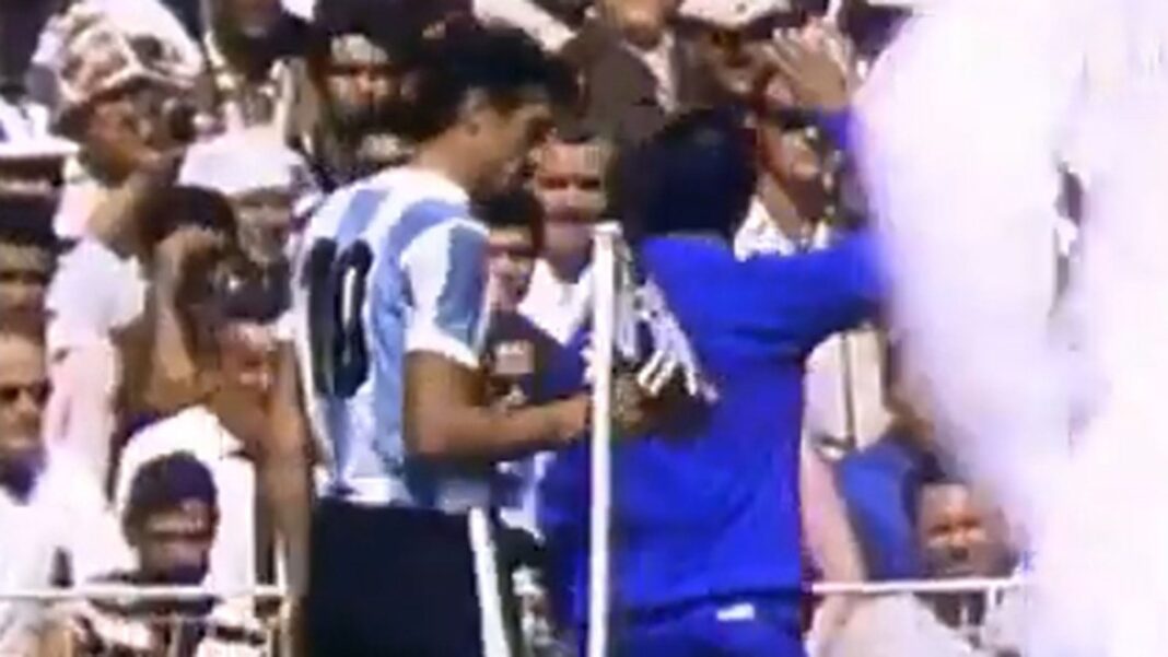 Antonio Rattín expulsado en el partido Argentina vs. Inglaterra, Mundial 1966