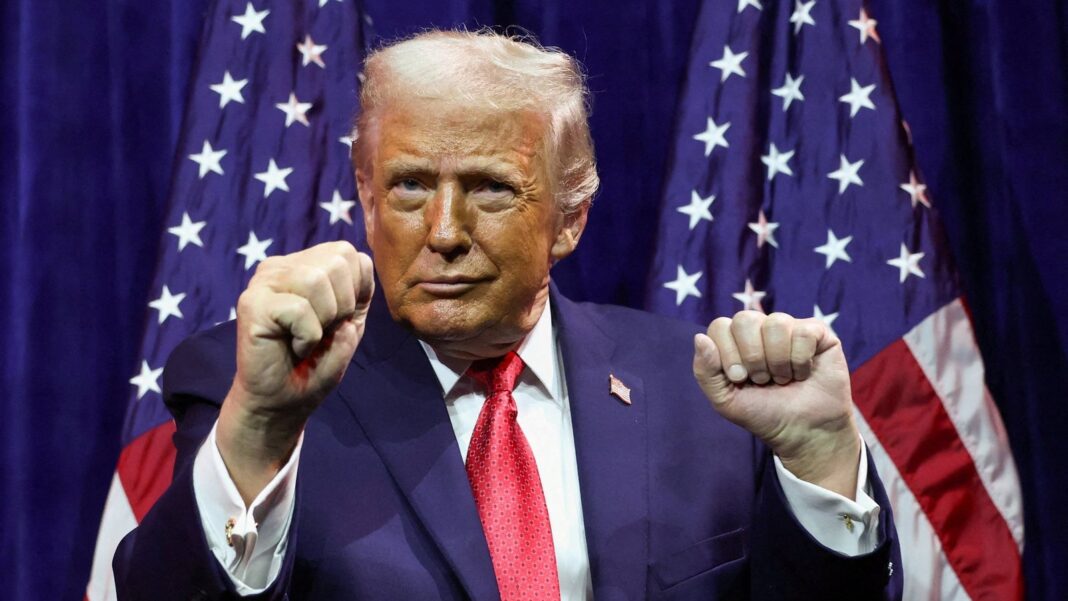 Pasaporte conmemorativo con la imagen de Donald Trump