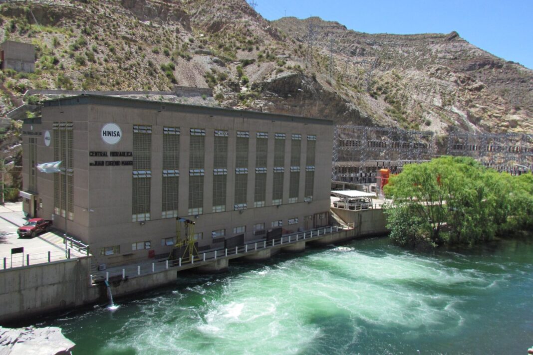 Vista del sistema hidroeléctrico Los Nihuiles en Mendoza