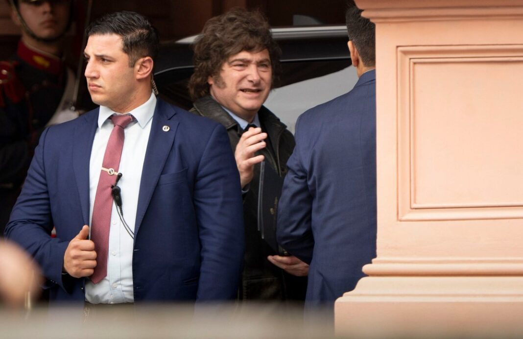 Presidente Javier Milei en el Salón Blanco de Casa Rosada